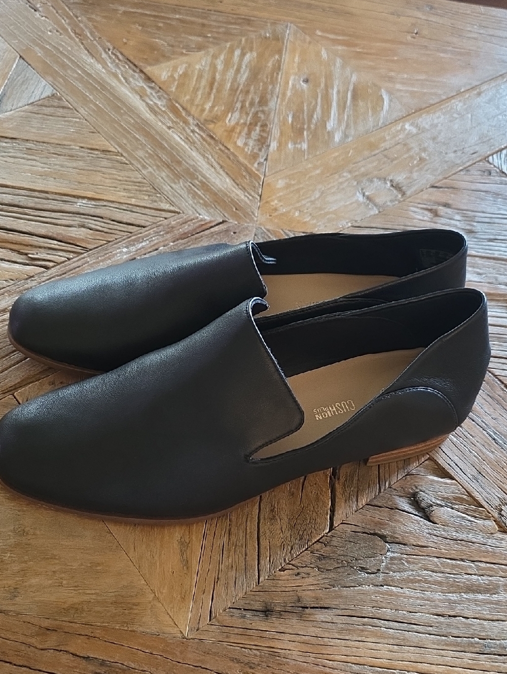 New CLARKS cushion pull on leather loafer 8.5
